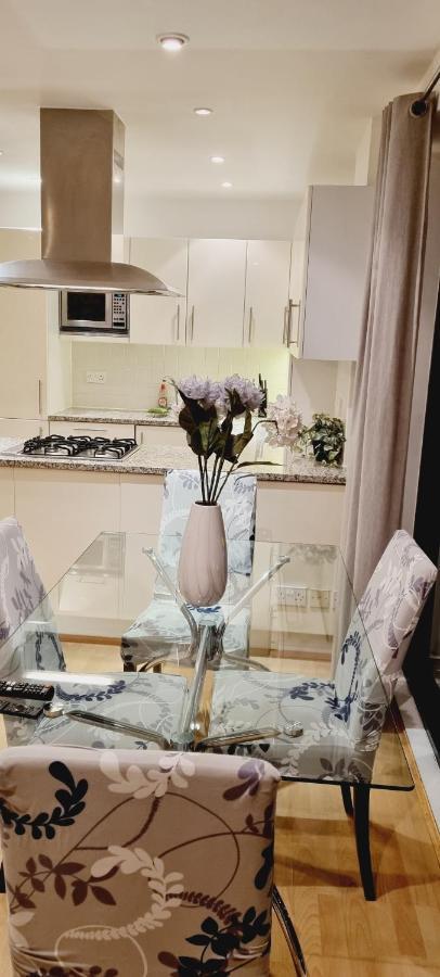 Luxury Canary Wharf Apartment With Free Parking London Eksteriør bilde