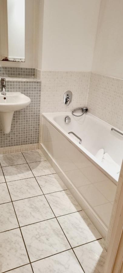 Luxury Canary Wharf Apartment With Free Parking London Eksteriør bilde